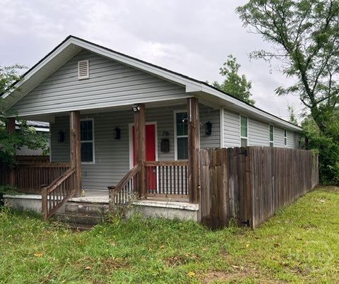 Homes For Sale - 716 W 51st Street<br/> Chatham County, Savannah, GA 31405