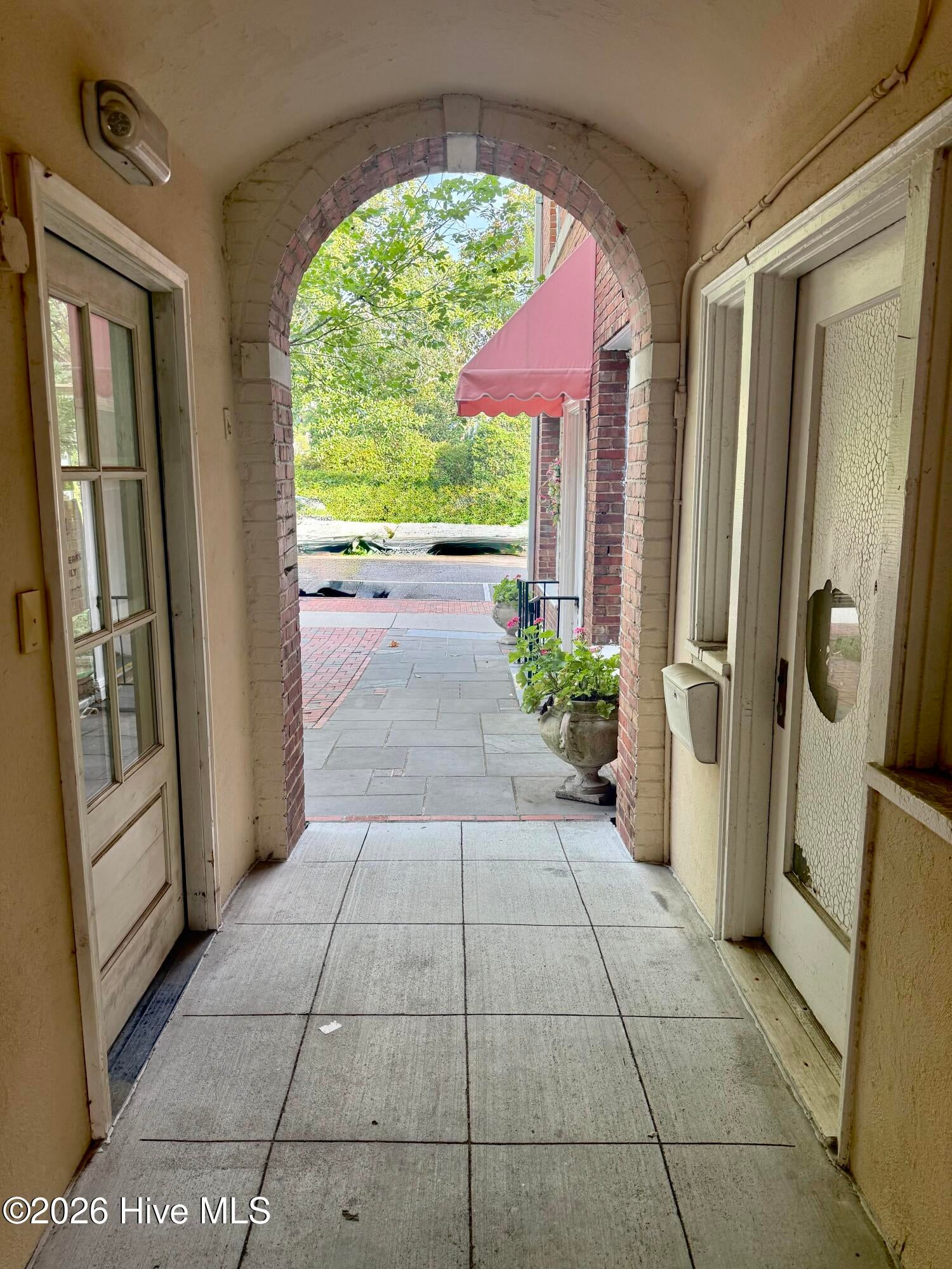 124 NW Broad Street Apt 1