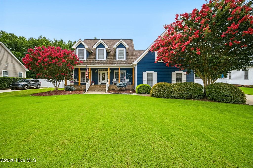 Photo of 128 Mariners Way, Moyock, NC 27958 (MLS # 100589848)