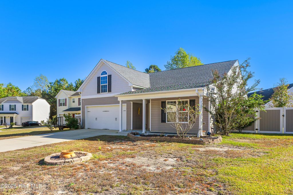 Photo of 534 Sunset Point Drive SE, Bolivia, NC 28422 (MLS # 100539432)