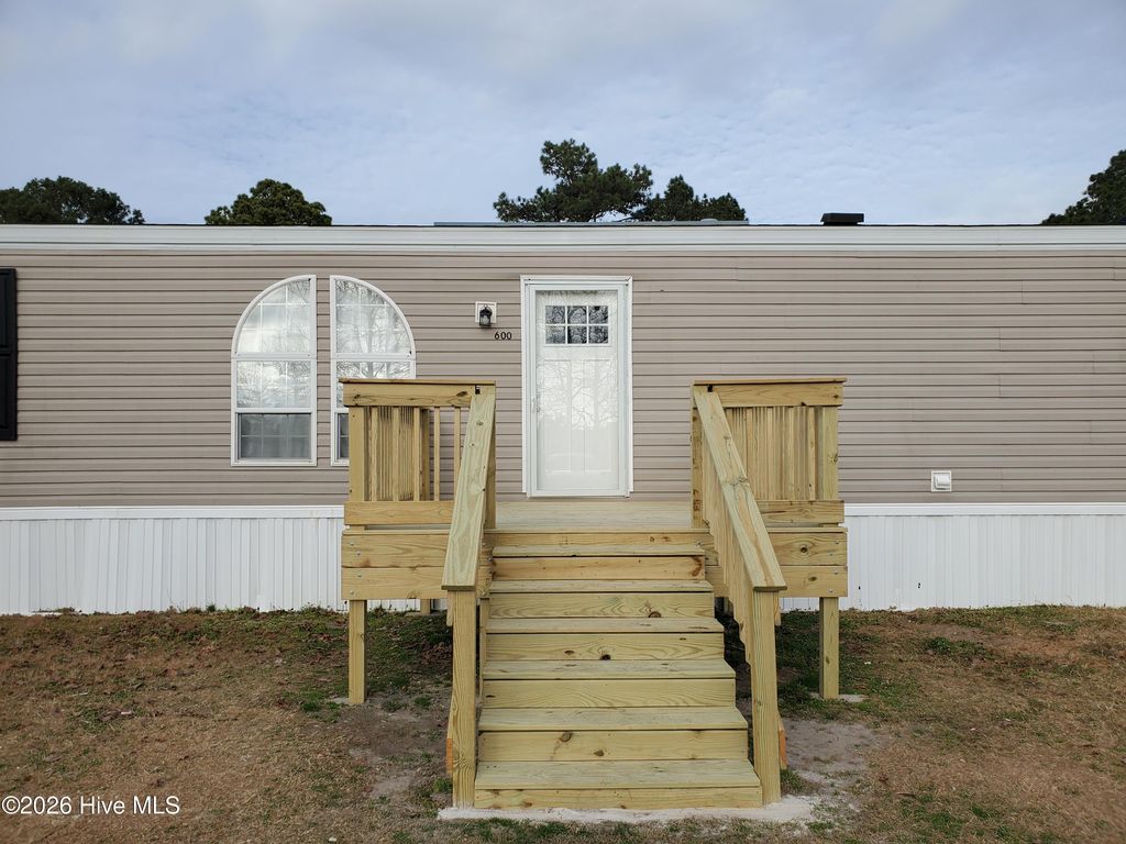 Photo of 600 Leatherback Court, Hubert, NC 28539 (MLS # 100551123)