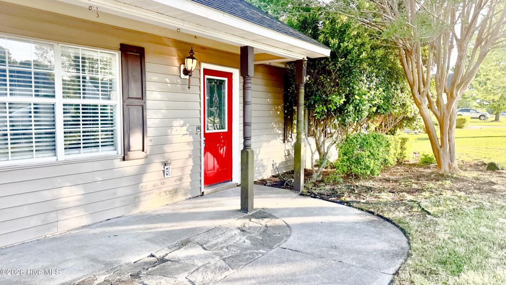 Photo of 130 Parnell Road, Hubert, NC 28539 (MLS # 100571559)
