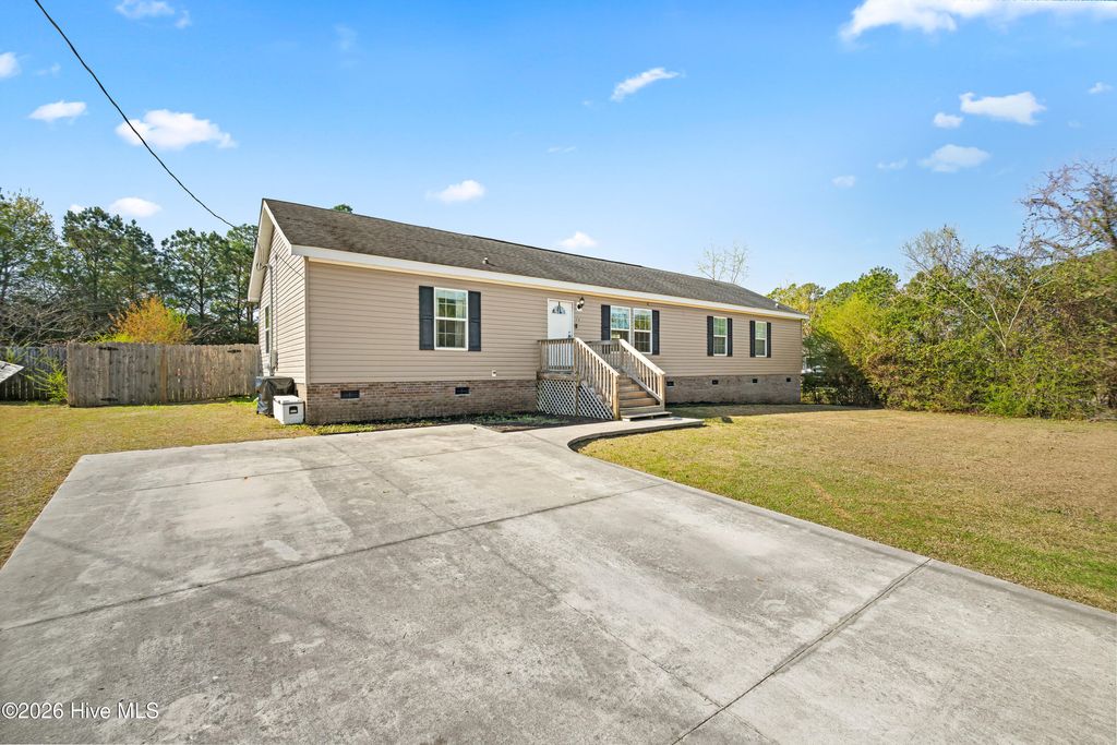 Photo of 174 Sanders Drive, Hubert, NC 28539 (MLS # 100561552)