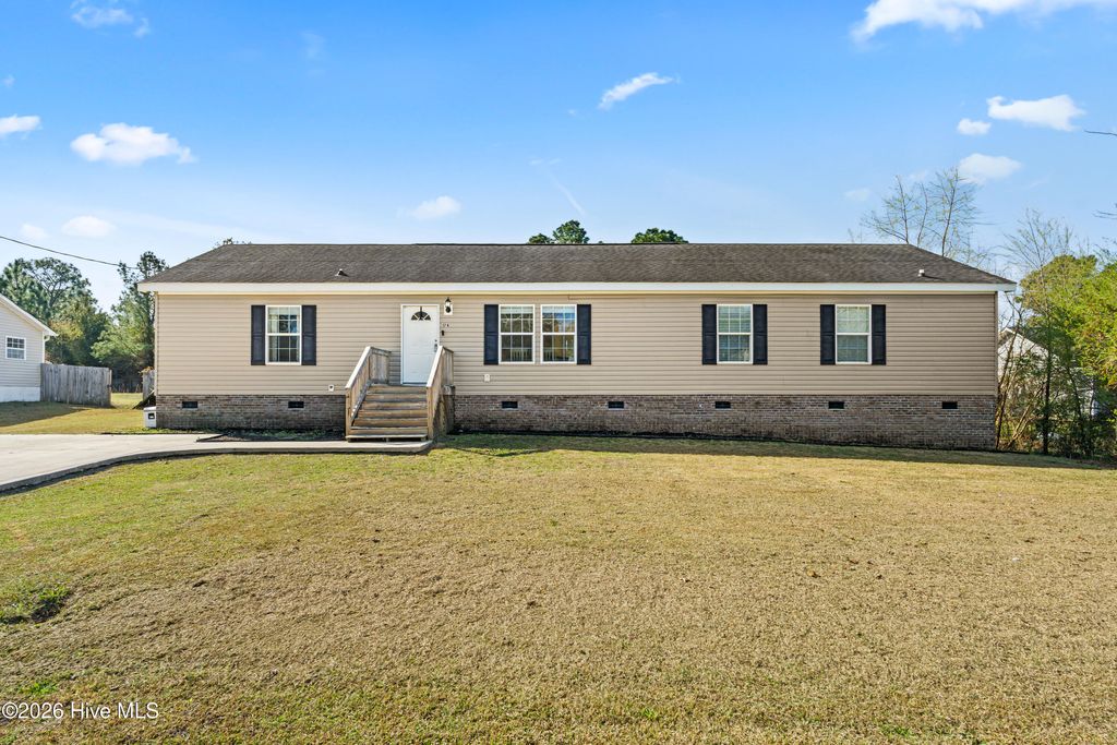 Photo of 174 Sanders Drive, Hubert, NC 28539 (MLS # 100561552)