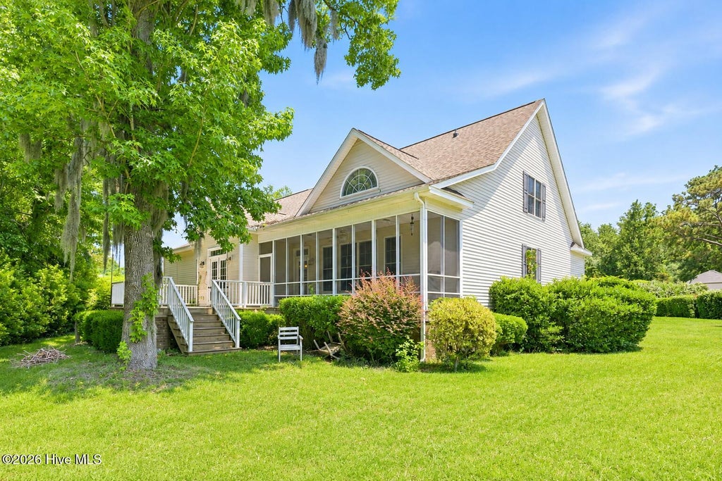 Photo of 202 Emmen Road, New Bern, NC 28562 (MLS # 100569811)