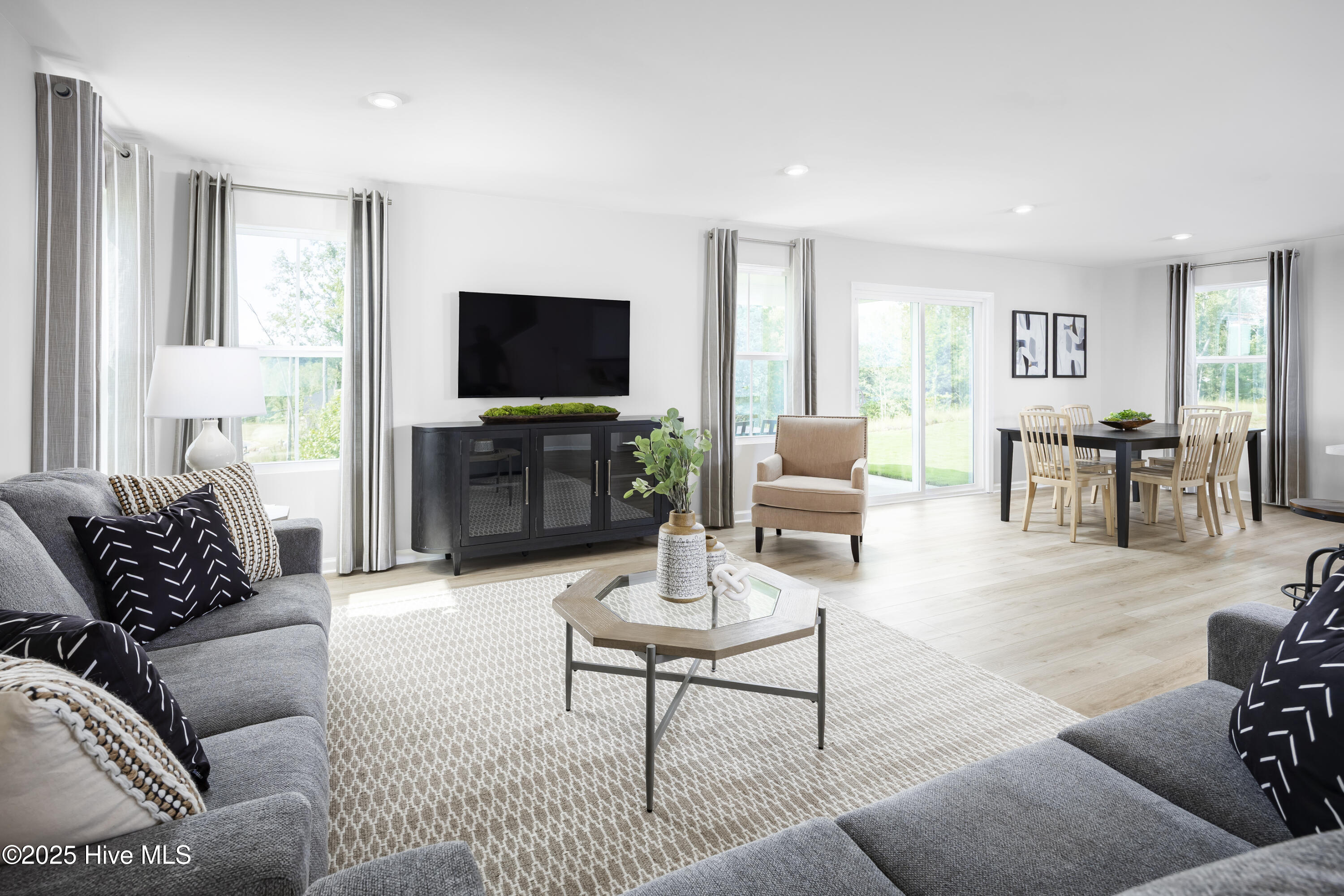 869 Haw Creek Avenue NE