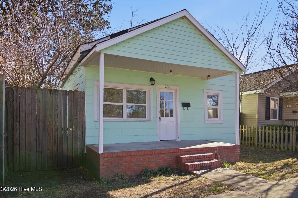 Photo of 221 S 11th Street, Wilmington, NC 28401 (MLS # 100558258)