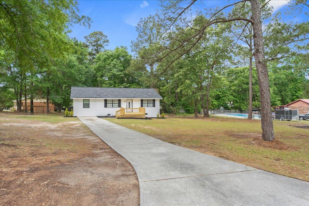 Photo of 113 Rivers Circle, Thomson, GA 30824 (MLS # 555272)