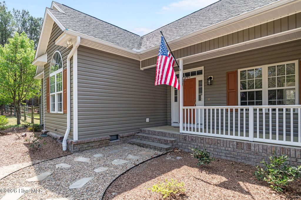 Photo of 930 Pasture Circle, Aberdeen, NC 28315 (MLS # 100562992)