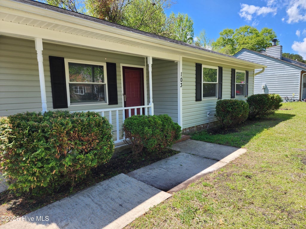 Photo of 103 Hampton Court, Jacksonville, NC 28546 (MLS # 100609365)