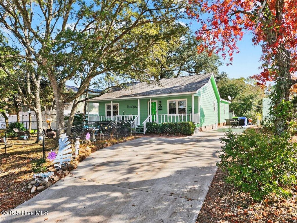 Photo of 314 NE 39th Street, Oak Island, NC 28465 (MLS # 100532299)