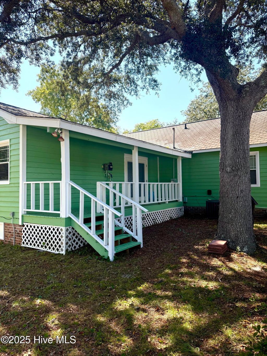 Photo of 314 NE 39th Street, Oak Island, NC 28465 (MLS # 100532299)