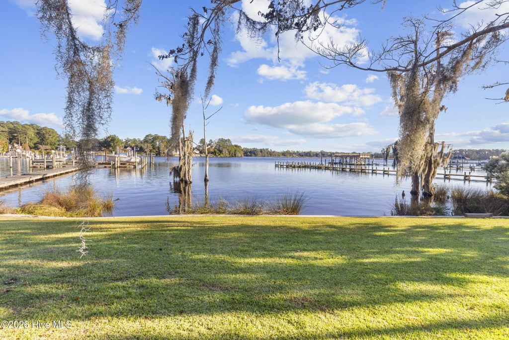 Photo of 5 Batts Hill Road, New Bern, NC 28562 (MLS # 100612336)