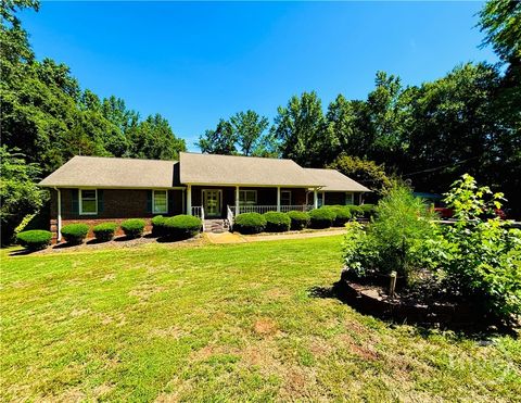 Homes For Sale - 110 Saxon Woods Drive<br/> Athens, GA 30607