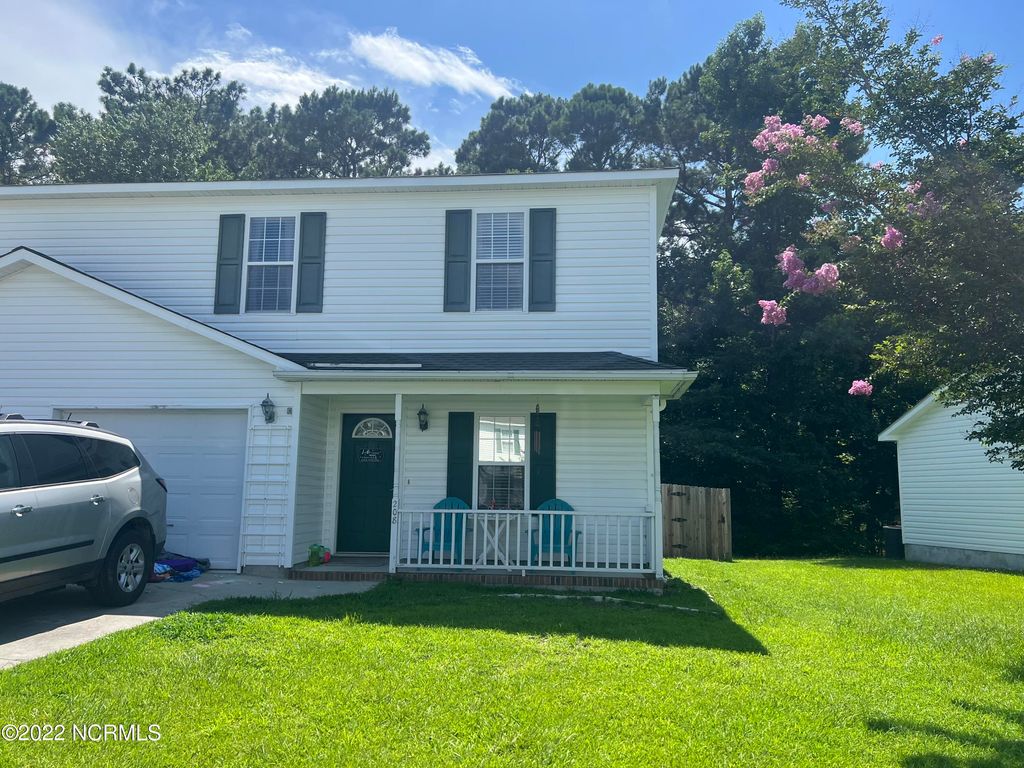 Photo of 208 Winners Circle S, Jacksonville, NC 28546 (MLS # 100574585)