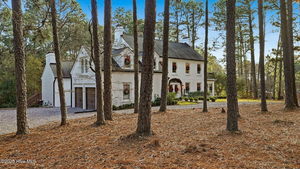 Photo of 225 Hill Road, Southern Pines, NC 28387 (MLS # 100545078)