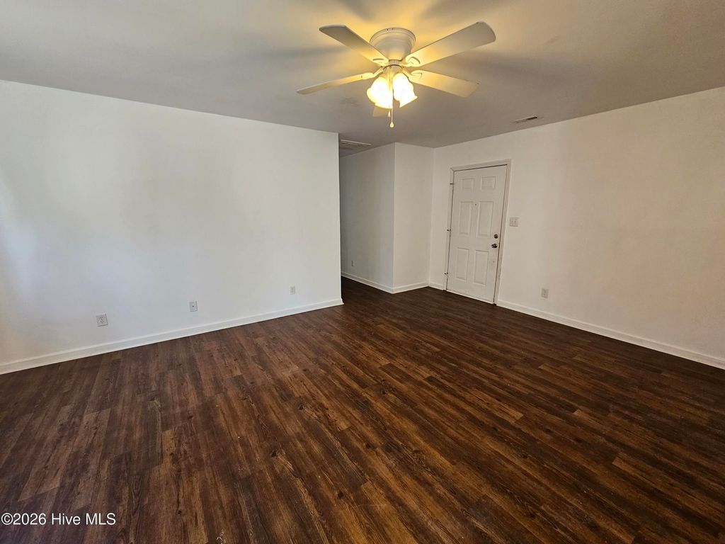 Photo of 403 Somerset Cove, Jacksonville, NC 28546 (MLS # 100553787)