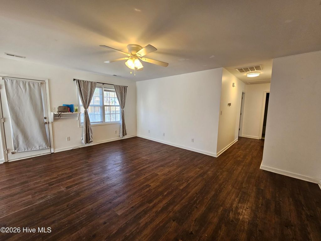 Photo of 403 Somerset Cove, Jacksonville, NC 28546 (MLS # 100553787)