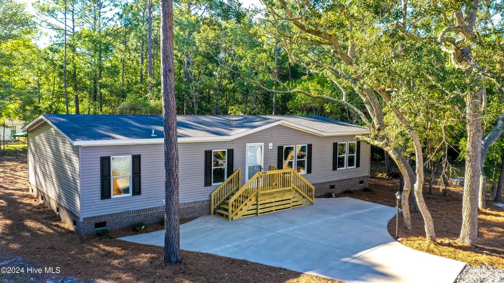 Photo of 3385 Marlin Drive SE, Bolivia, NC 28422 (MLS # 100547231)