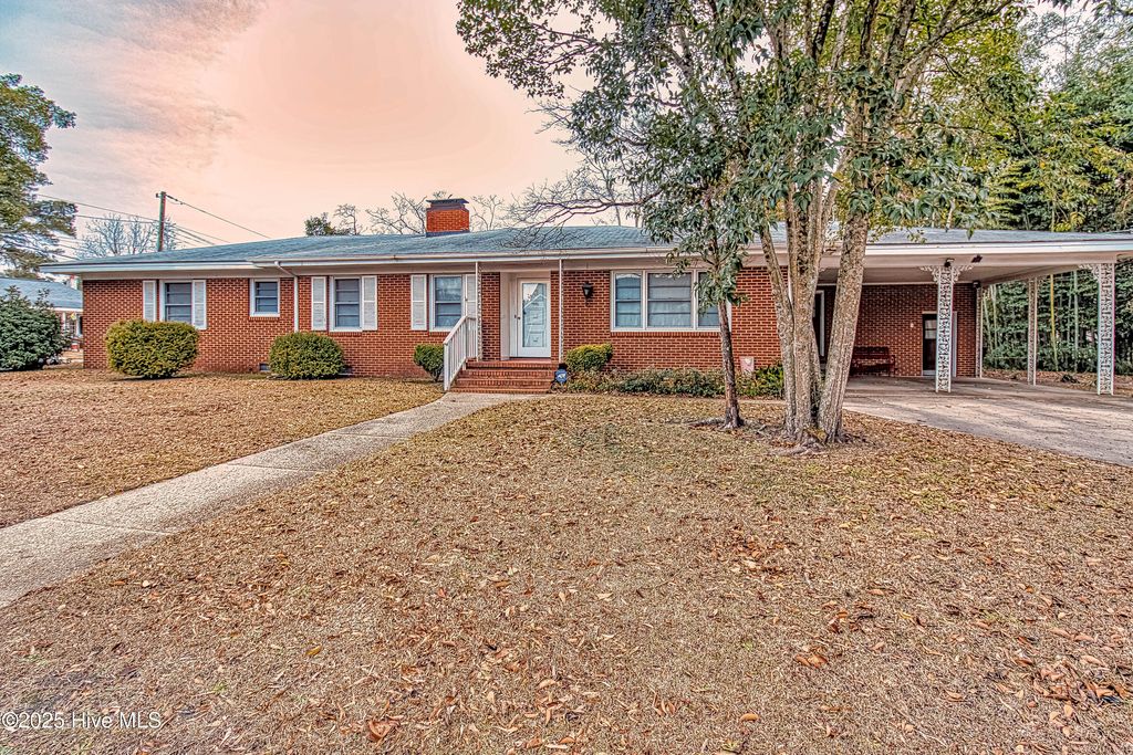 Photo of 100 S Pineview Avenue, Goldsboro, NC 27530 (MLS # 100494680)