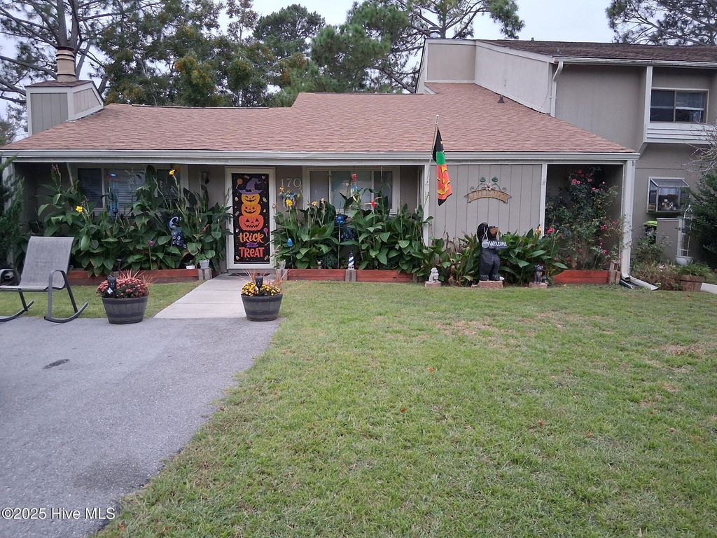 Photo of 170 Quarterdeck, New Bern, NC 28562 (MLS # 100538149)