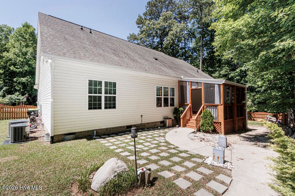 Photo of 330 Carolina Oaks Avenue, Smithfield, NC 27577 (MLS # 100571576)
