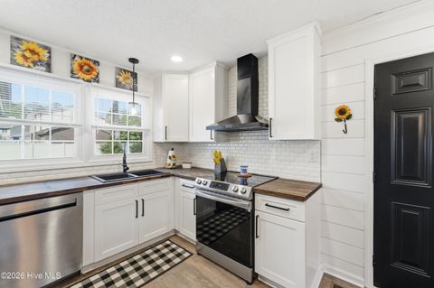 Tiny photo for 301 King Richard Court, Jacksonville, NC 28546 (MLS # 100573655)