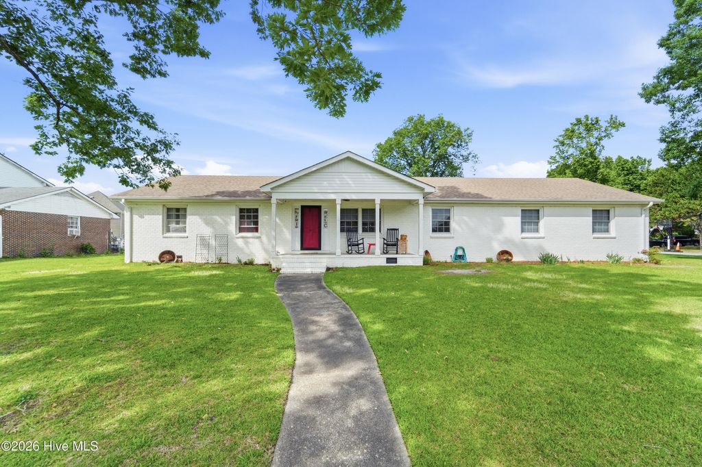 Photo of 301 King Richard Court, Jacksonville, NC 28546 (MLS # 100573655)