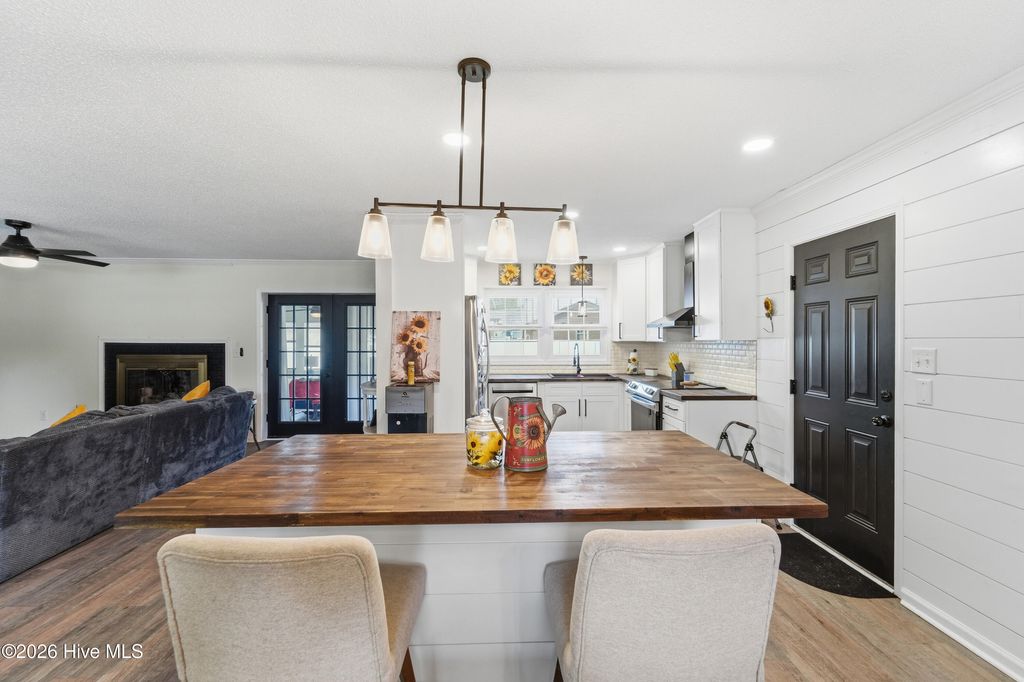 Photo of 301 King Richard Court, Jacksonville, NC 28546 (MLS # 100573655)
