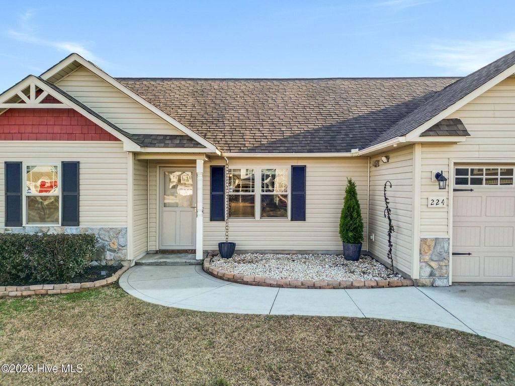 Photo of 224 Breakwater Drive, Sneads Ferry, NC 28460 (MLS # 100559181)