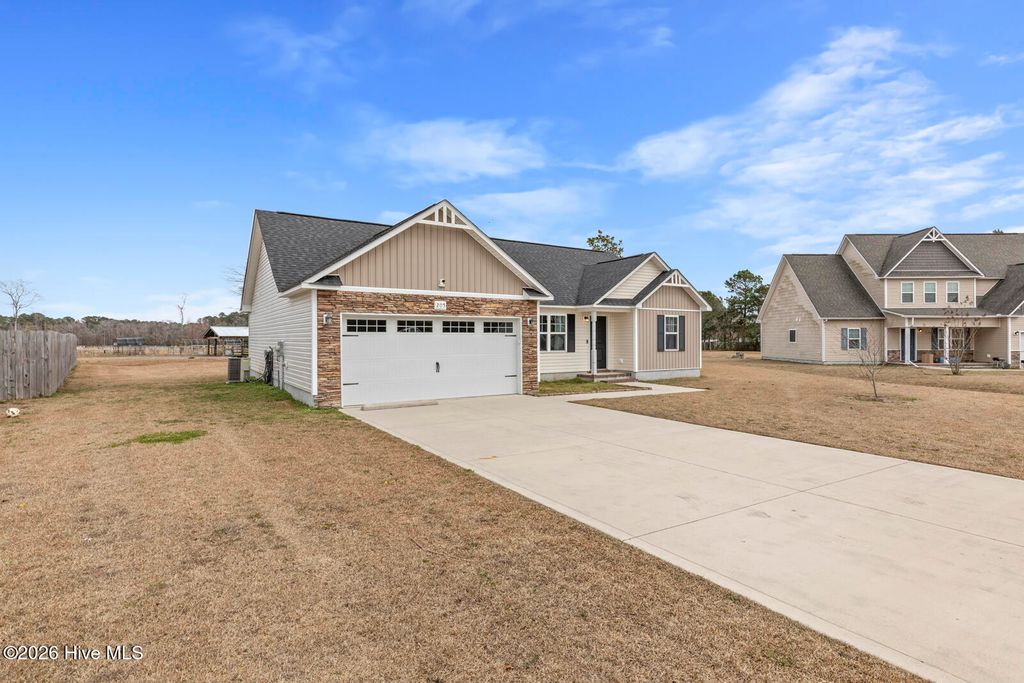Photo of 205 Arbor Court, Richlands, NC 28574 (MLS # 100558057)