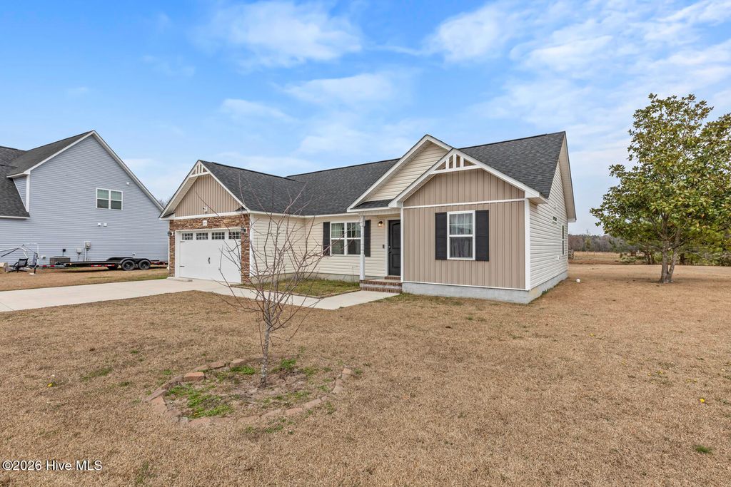Photo of 205 Arbor Court, Richlands, NC 28574 (MLS # 100558057)