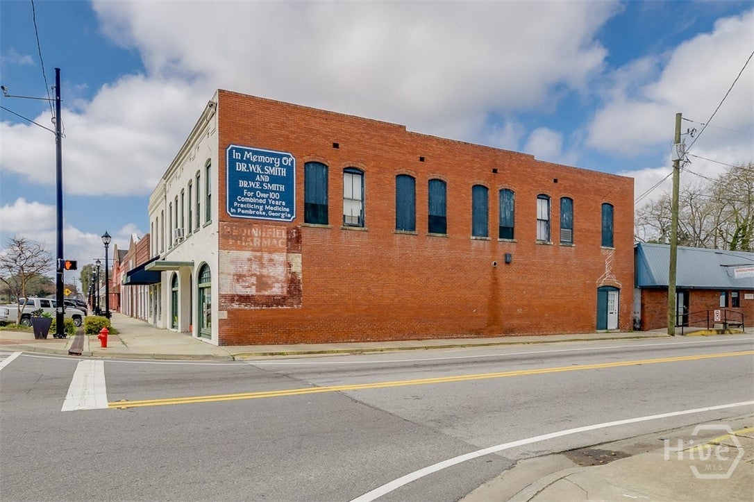 8 W Bacon Street