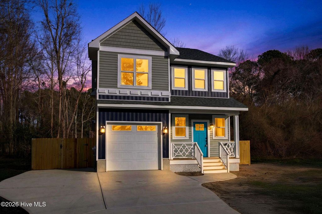 Photo of 404 S Bodenheimer Street, Burgaw, NC 28425 (MLS # 100545151)