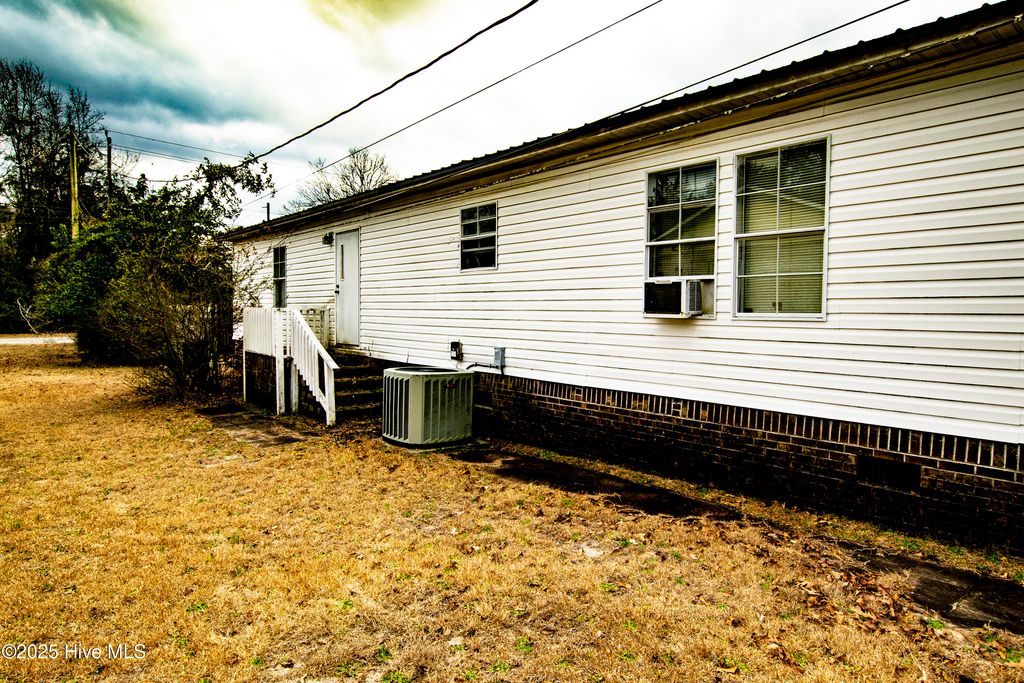 Photo of 2202 Chestnut Avenue, New Bern, NC 28562 (MLS # 100547022)