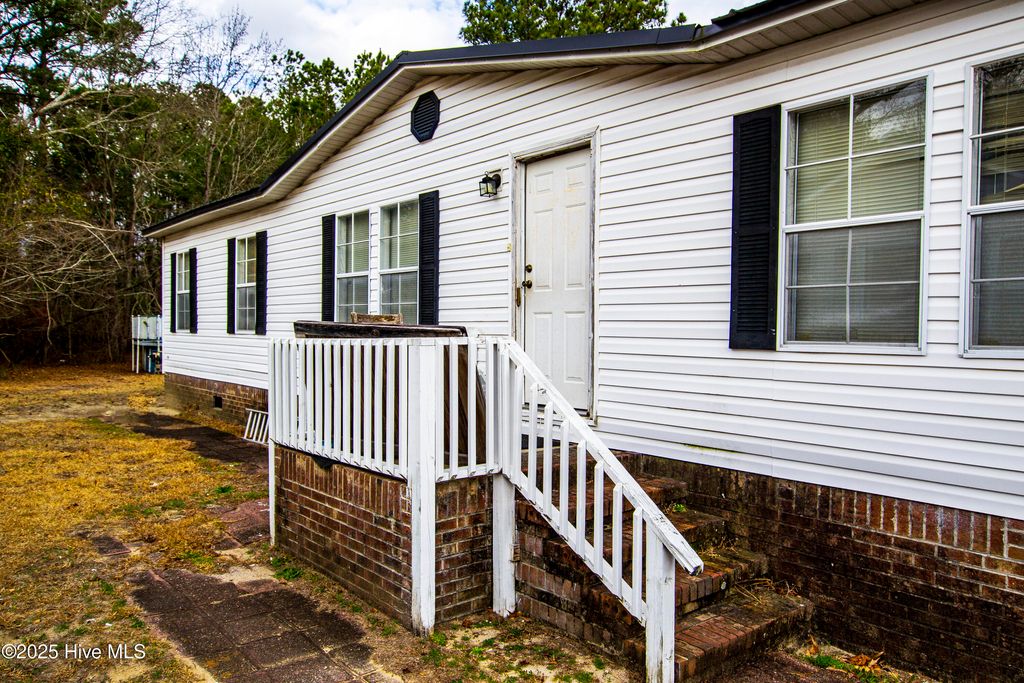 Photo of 2202 Chestnut Avenue, New Bern, NC 28562 (MLS # 100547022)