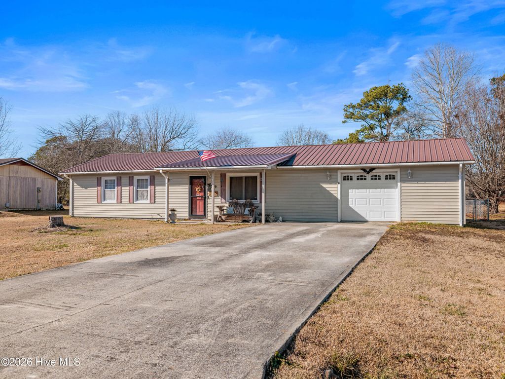 Photo of 139 Bayberry Road, Newport, NC 28570 (MLS # 100552142)