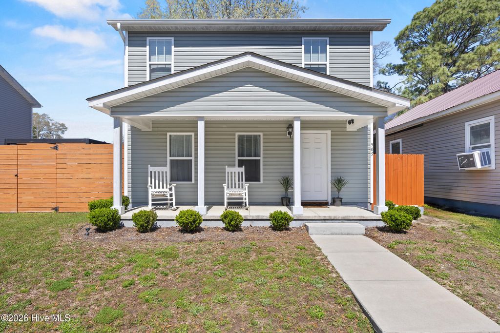 Photo of 905 Walnut Street, Wilmington, NC 28401 (MLS # 100563467)