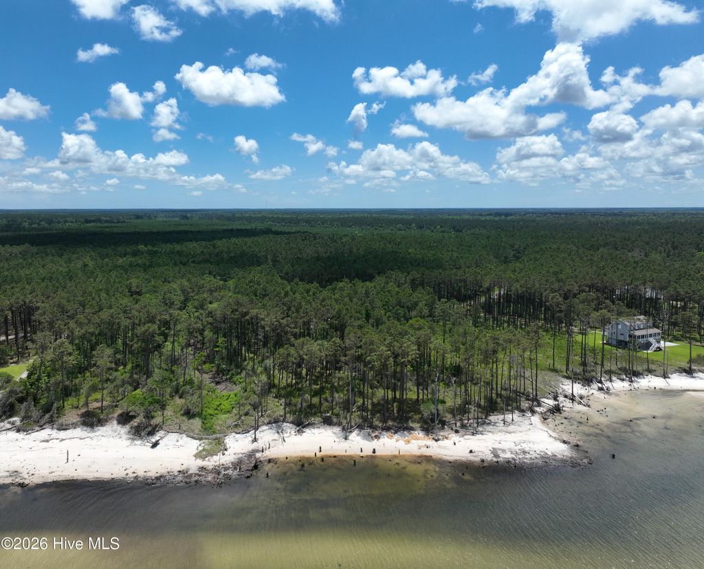 Photo of 137 Bluefin Court, Beaufort, NC 28516 (MLS # 100575543)