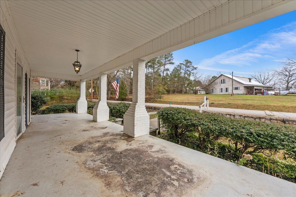 Photo of 127 SW M.L.K. Jr Drive, Crawfordville, GA 30631 (MLS # 550038)
