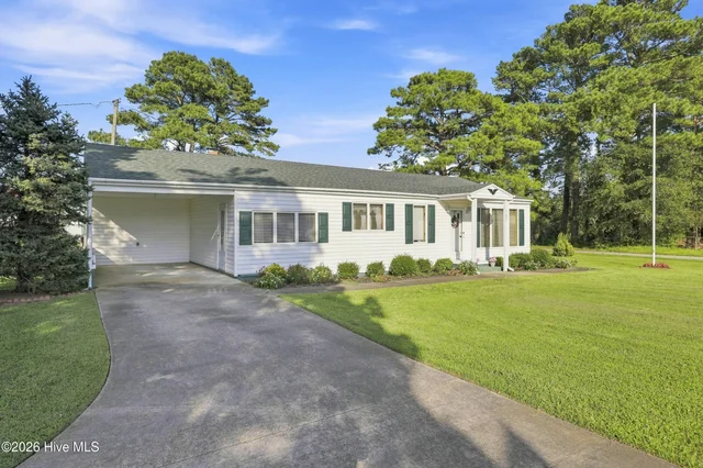 507 Narrow Shore Road, photo 3 of 39
