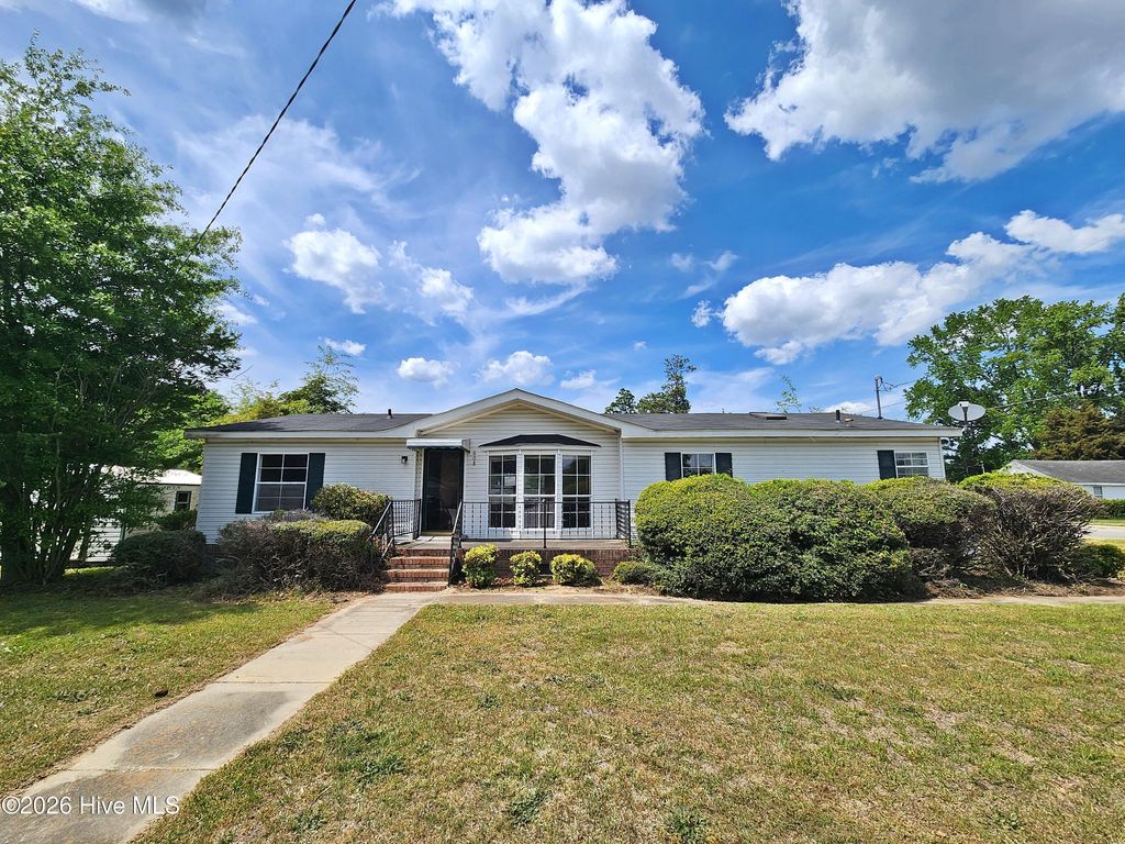 Photo of 608 Old Whiteville Road, Lumberton, NC 28358 (MLS # 100566960)