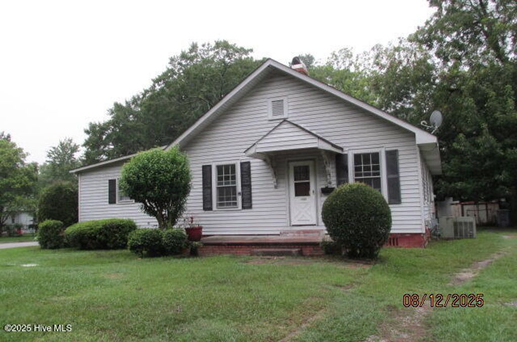 Photo of 1005 N Water Street, Lumberton, NC 28358 (MLS # 100525609)