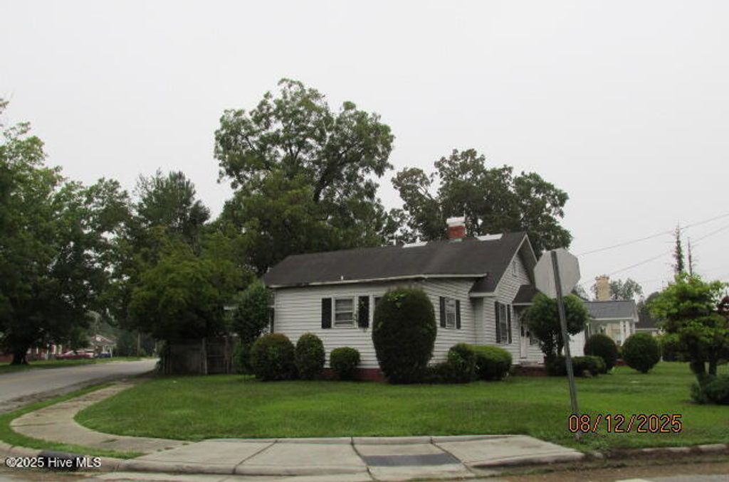 Photo of 1005 N Water Street, Lumberton, NC 28358 (MLS # 100525609)