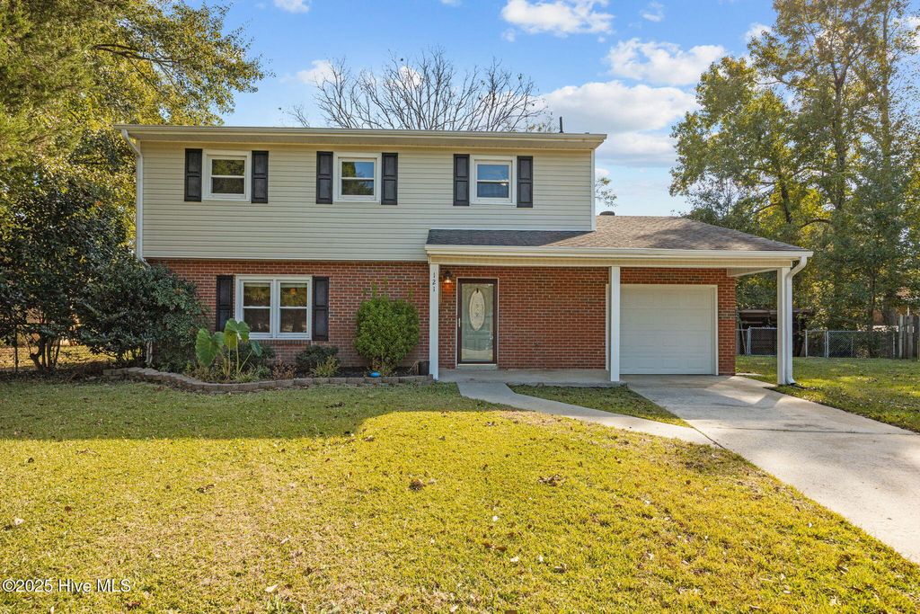 Photo of 121 Lance Court, Jacksonville, NC 28546 (MLS # 100539019)