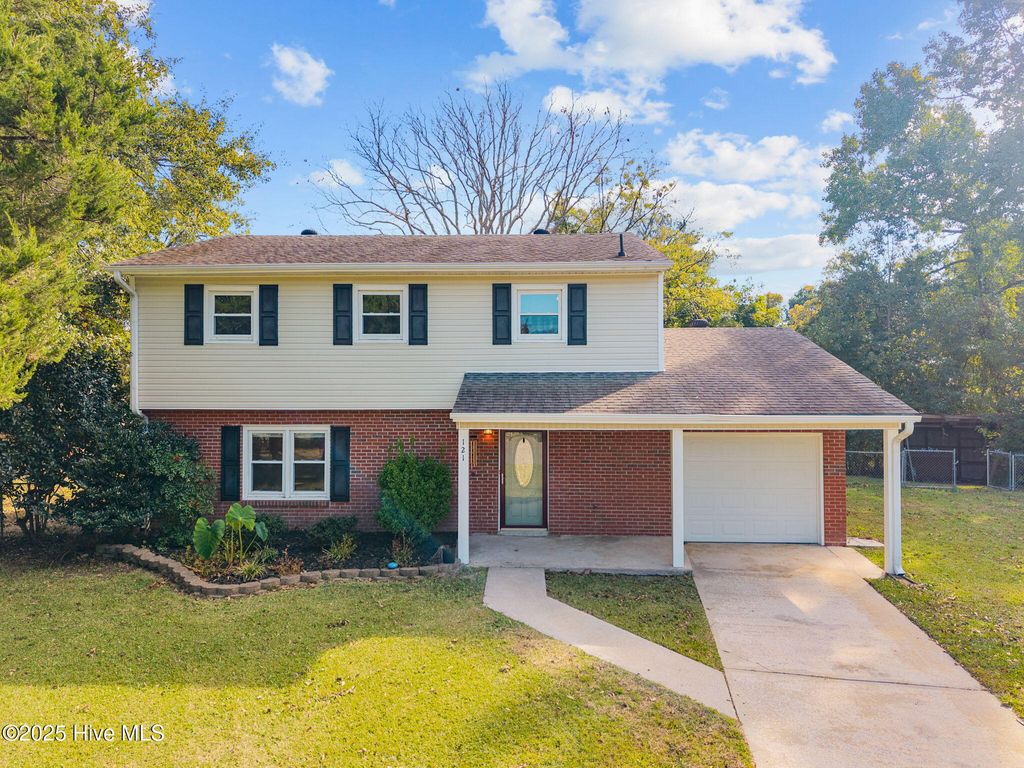 Photo of 121 Lance Court, Jacksonville, NC 28546 (MLS # 100539019)