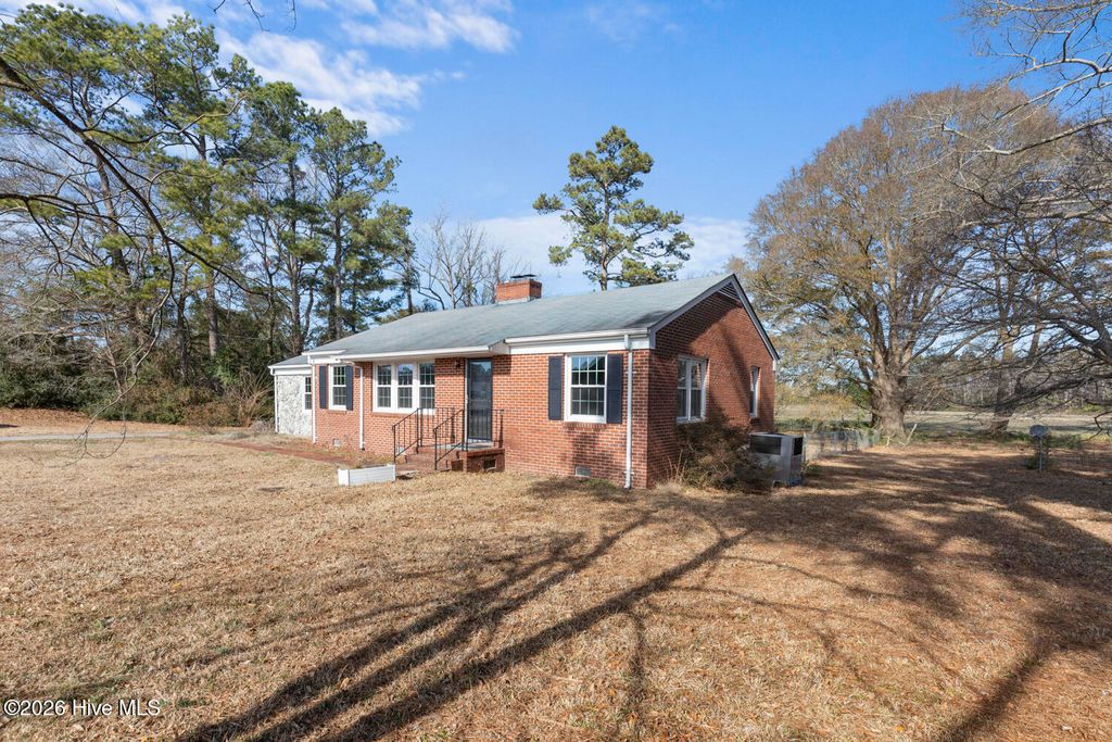 Photo of 282 Richlands Loop Road, Richlands, NC 28574 (MLS # 100549019)