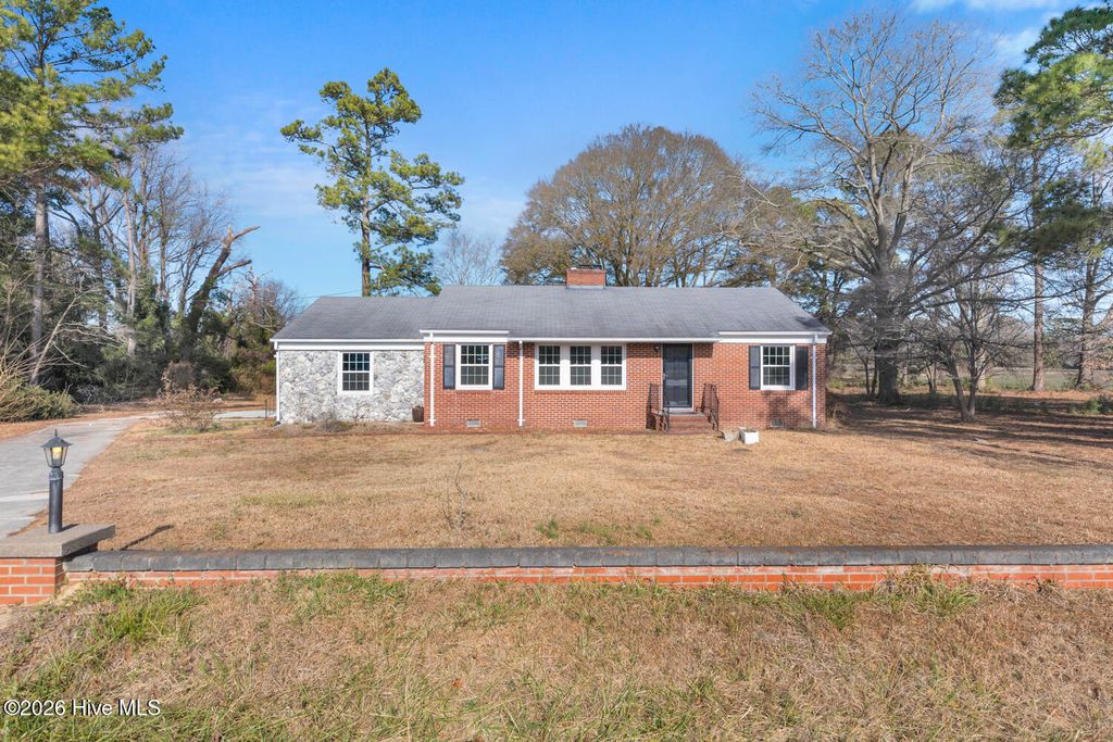 Photo of 282 Richlands Loop Road, Richlands, NC 28574 (MLS # 100549019)