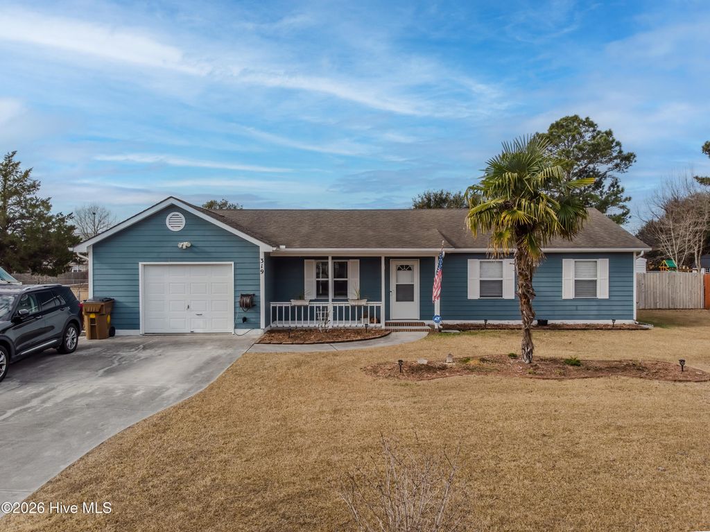 Photo of 319 Riggs Road, Hubert, NC 28539 (MLS # 100550368)