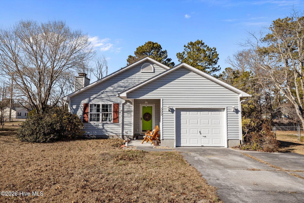 Photo of 305 Tassel Court, Hubert, NC 28539 (MLS # 100606916)